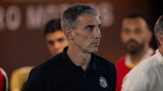 O técnico do Santos, Vojvoda, foi expulso após tumulto com o adversário - Foto: Raul Baretta/ Santos FC