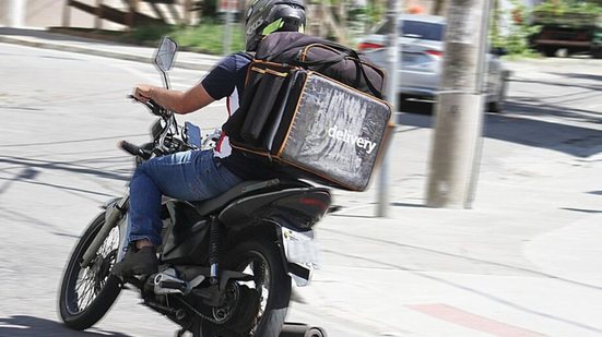 Nova portaria do Ministério do Trabalho garante 30% de adicional de periculosidade para motociclistas que trabalham sob CLT - Foto: Nair Bueno/ DL