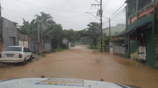 Condições meteorológicas extremas causam alagamentos em Peruíbe, deixando mais de 100 pessoas desabrigadas - Imagem: Reprodução