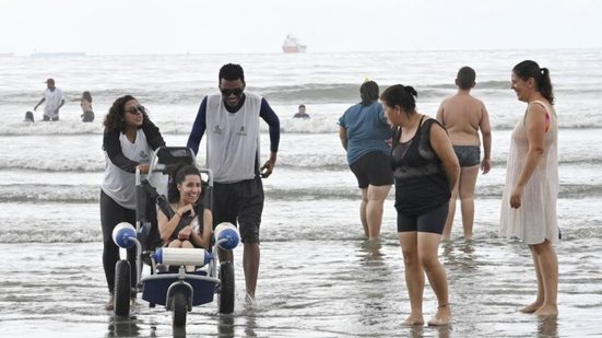 Com a nova legislação, Santos se compromete a oferecer condições de inclusão e dignidade para moradores e turistas com mobilidade reduzida - Foto: Henrique Teixeira/ Prefeitura de Cubatão