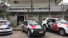 A abordagem revelou que o carro tinha placas falsas e era produto de furto na capital paulista - Foto: G1 Santos