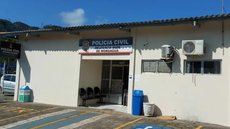 Suspeito foi preso em flagrante com drogas e dinheiro, complicando sua situação legal - Imagem: Reprodução