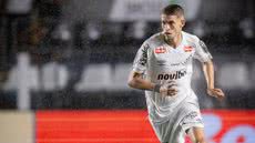 Com a lesão de Lira, Santos conta apenas com Escobar na lateral esquerda - Foto: Raul Baretta/ Santos FC