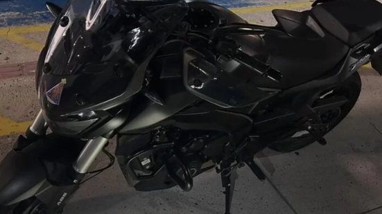 Um adolescente foi apreendido enquanto tentava furtar uma motocicleta, mas a ação da Polícia Militar evitou o crime em Santos - Foto: Divulgação/ Polícia Militar