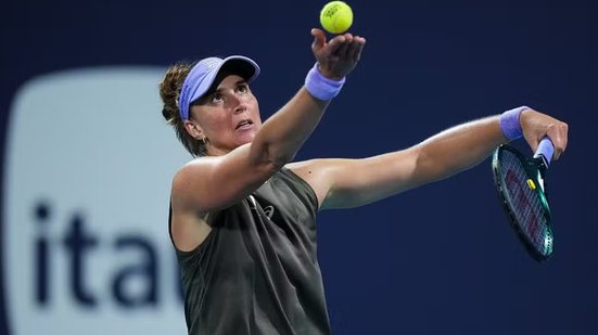 A derrota por 2 sets a 0 em Miami acende alerta na carreira da jogadora - Foto: Getty Images