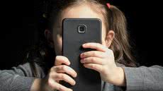 Influenciadores mirins precisam de autorização judicial para atividades artísticas, garantindo proteção contra exploração - Crédito: AdobeStock