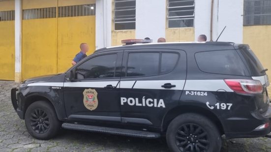 Policiais foram acionados para mediar briga entre ex-casal e encontraram mandado de prisão em aberto - Foto: Reprodução