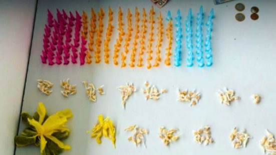 Duas mulheres foram detidas em Itanhaém após abordagem da PM durante patrulhamento preventivo, com drogas e dinheiro apreendidos - Foto: Divulgação/ 29° BPMI