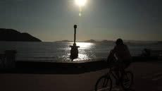 A nova estação traz um clima de transição, com calor e chuvas fracas nos primeiros dias, mas sol forte logo em seguida - Foto: Divulgação/ Prefeitura de Santos