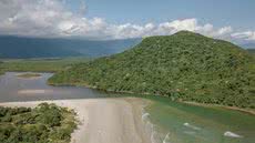 Um homem de 30 anos morreu afogado na Praia de Guaratuba, em Bertioga, durante um domingo de lazer, levantando preocupações sobre segurança - Foto: Reprodução