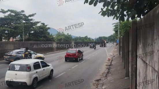 Mulher morre atropelada na Imigrantes após cair na pista em São Vicente