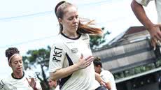 Após licença-maternidade, Ketlen Wiggers já treina com o Santos - Foto: Reinaldo Campos / Santos FC
