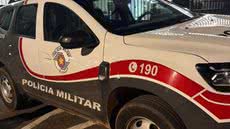 Agentes da Polícia Militar realizam abordagem e prendem homem com mandado de prisão por receptação no centro de Peruíbe - Foto: Reprodução