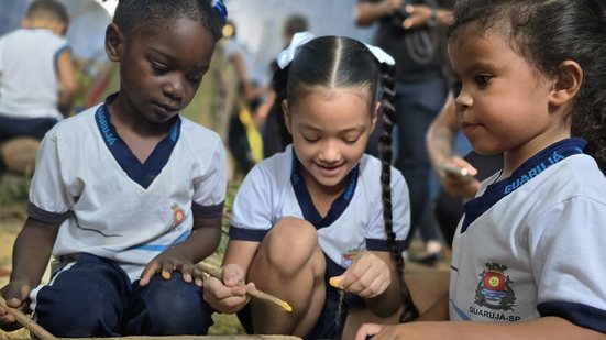 Novo espaço promove contato com a natureza e brincadeiras livres para crianças em Guarujá - Foto: Divulgação/ Prefeitura de Guarujá