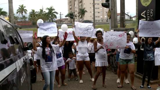 Familiares e amigos exigem respostas sobre a morte de Henry e Pedro - Imagem: Frederico Dias / Santa Cecília TV