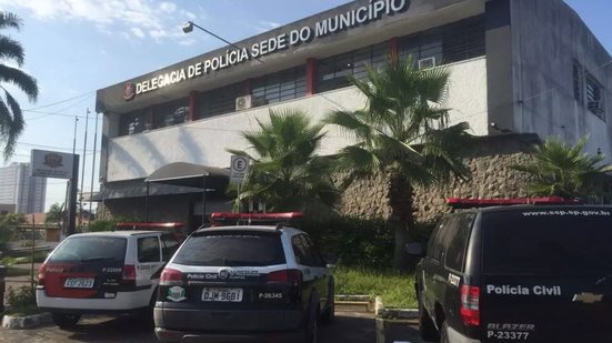 Uma mulher de 34 anos foi encontrada inconsciente em piscina de condomínio em Praia Grande, mas não resistiu e faleceu - Foto: Divulgação/ Polícia Civil