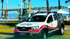 Os adolescentes e o homem maior de idade foram levados ao DP e aguardam decisões judiciais sobre suas penas - Foto: Divulgação/ 29° BPMI