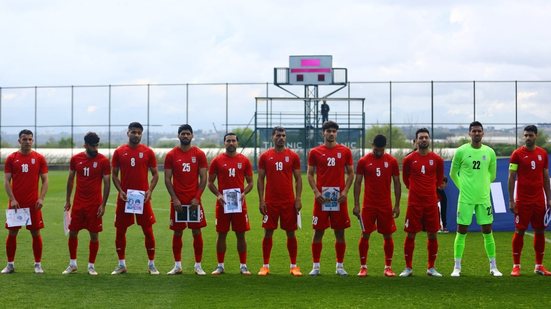 Com uma vitória convincente de 5 a 0, o Irã mostra sua força enquanto Infantino garante que a equipe jogará nos EUA - Foto: REUTERS/Kaan Soyturk