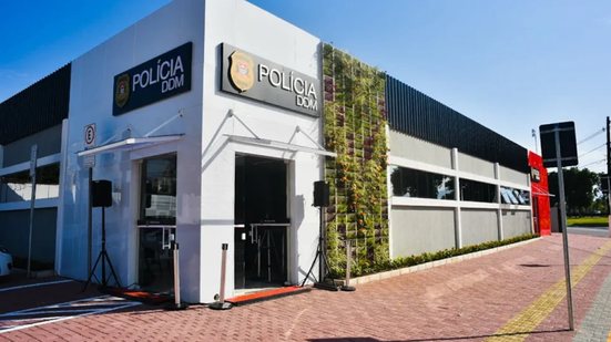 Uma mulher de 34 anos foi presa após furtar fiação elétrica da Delegacia de Defesa da Mulher em Praia Grande durante a madrugada - Foto: Divulgação/ Governo de SP