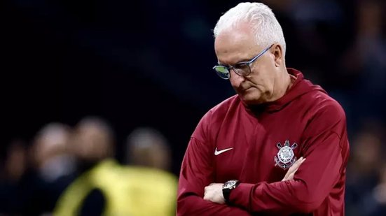 Dorival Júnior foi o mais recente a deixar seu cargo com um aproveitamento de quase 49% - Foto: Marcello Zambrana / AGIF