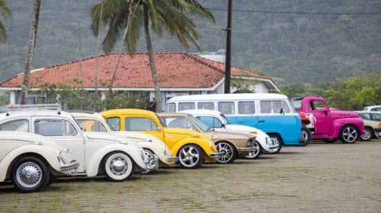 Com exposições de veículos clássicos e apresentações musicais, o evento oferece entretenimento para todas as idades e famílias - Foto: Divulgação/ Prefeitura de Peruíbe