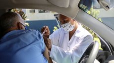 A prefeitura do Guarujá lança força-tarefa de vacinação com drive-thru para idosos, grávidas e pessoas com deficiência - Foto: Divulgação/ Prefeitura de Guarujá