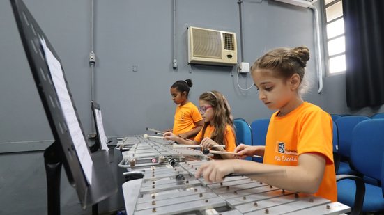 Aulas gratuitas de música e dança são oferecidas pelo Instituto Cubatão Sinfonia para jovens em Cubatão - Imagem: Instituto Cubatão Sinfonia/SP