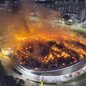 Um incêndio de grandes proporções atinge o Velódromo, destruindo metade da lona do teto - Foto: Divulgação / CBMERJ
