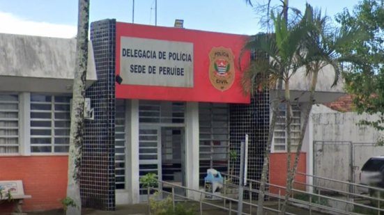 Prisão ocorreu no bairro Caraguava, conhecido pelo tráfico de entorpecentes, com apreensão de drogas e dinheiro - Foto: Reprodução