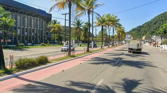 Colisão na Avenida Santos Dumont deixa duas pessoas feridas e causa congestionamento na cidade - Foto: Divulgação/ Prefeitura de Guarujá