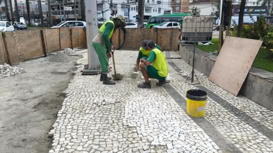 A reforma da Praça da Independência exige paciência e precisão para preservar seu valor histórico e cultural - Foto: Divulgação/ Prefeitura de Santos