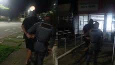 Uma simples averiguação de segurança em uma residência em Peruíbe resultou na prisão de um homem procurado pela Justiça - Foto: Divulgação/ 29° BPMI