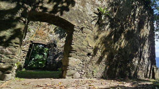 Visita técnica avalia conservação da Ermida e do Forte em Guarujá, visando restauração segura e sustentável para visitantes - Foto: Divulgação/ Prefeitura de Guarujá