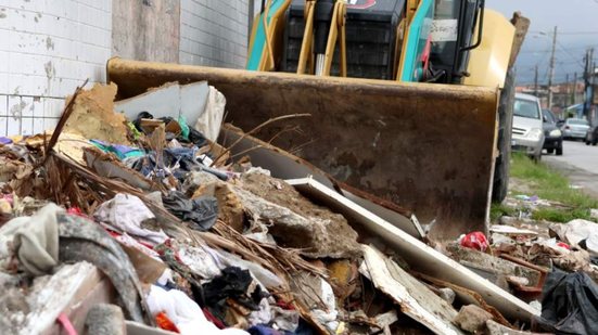 Secretaria de Serviços Urbanos realiza mutirão que remove 31,1 toneladas de resíduos, revitalizando o bairro Flórida em 2026 - Foto: Richard Aldrin/ Prefeitura de Praia Grande