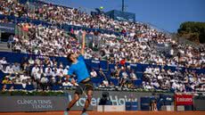 Após exames, Alcaraz confirmou que sua lesão no punho é mais séria do que imaginava - Foto: Judit Cartiel/Barcelona Open Banc Sabadell