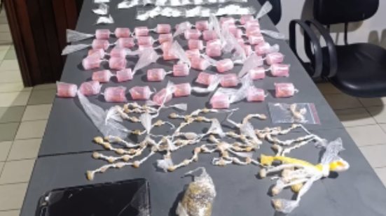 Ação da Força Tática leva à prisão de homem por tráfico de drogas em Itanhaém, após patrulhamento no Jardim Oásis - Foto: Divulgação/ 29° BPMI