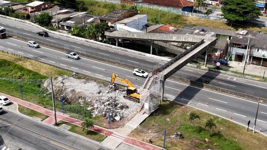 Obras nas passarelas visam melhorar a segurança, mas a falta de diálogo entre as partes causa confusão entre moradores - Imagem: Divulgação