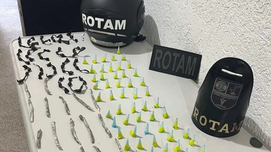 A Guarda Civil Municipal encontrou um grande estoque de drogas escondido em um bueiro durante ronda em São Vicente, após movimentação suspeita - Foto: Divulgação/ Prefeitura de São Vicente