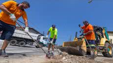 Equipes de limpeza retiram mais de 188 toneladas de lixo em 17 dias de trabalho intenso no bairro Real - Foto: Divulgação/ Prefeitura de Praia Grande