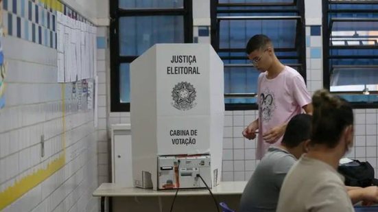 Dados do TRE-SP mostram que o eleitorado jovem caiu de 201.726 para 154.506 entre 2022 e 2026 na Baixada Santista - Foto: Antonio Cruz/ Agência Brasil