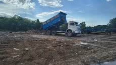 Durante patrulhamento, GCM encontrou caminhão despejando resíduos em Área de Preservação Permanente, gerando preocupação ambiental - Foto: Divulgação/ Prefeitura de São Vicente