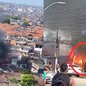 Um incêndio de grandes proporções destruiu seis moradias em Santos, mobilizando equipes de emergência e deixando uma vítima ferida - Foto: Reprodução