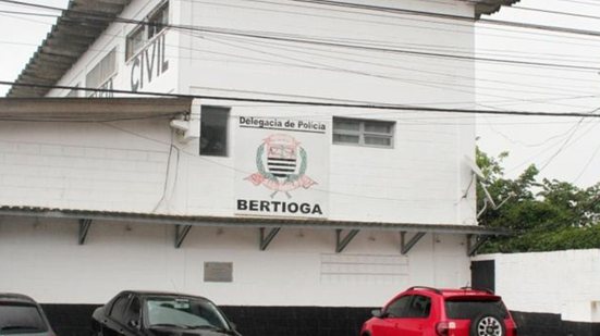 A polícia investiga o caso como tentativa de homicídio, enquanto as vítimas recebem atendimento médico - Imagem: Divulgação