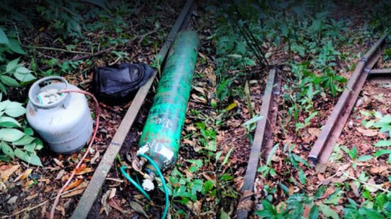 Três homens foram presos em flagrante durante operação da PM em Itariri, após denúncia sobre furto de trilhos ferroviários - Foto: Divulgação/ 29° BPMI