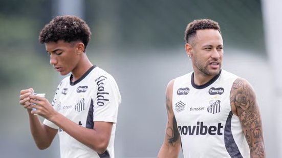 Após desentendimento em treino, Neymar e Robinho Jr. enfrentam sindicância interna no Santos - Foto: Raul Baretta/ Santos FC
