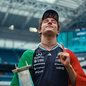 Piloto da Mercedes vence corrida emocionante e presta tributo ao amigo Alex Zanardi - Imagem: Divulgação