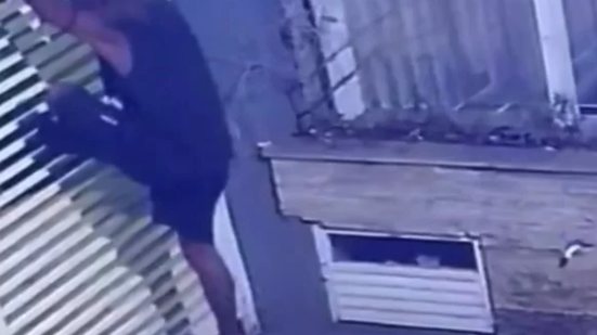 Câmera flagra invasão e furto em comércio no bairro Aparecida - Imagem: Reprodução