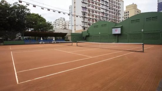 Público pode conferir de graça jogos de simples e duplas no saibro santista - Imagem: Tênis Clube Santos