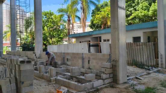 Estrutura principal do Complexo Esportivo Rebouças já está pronta, com foco em acabamentos e entrega prevista para julho - Foto: Divulgação/ Prefeitura de Santos