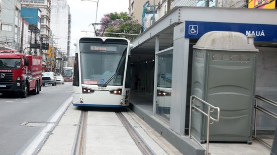 A expansão do VLT promete melhorar a mobilidade urbana em Santos, oferecendo uma alternativa moderna e sustentável para o transporte - Foto: Divulgação/ Prefeitura de Santos